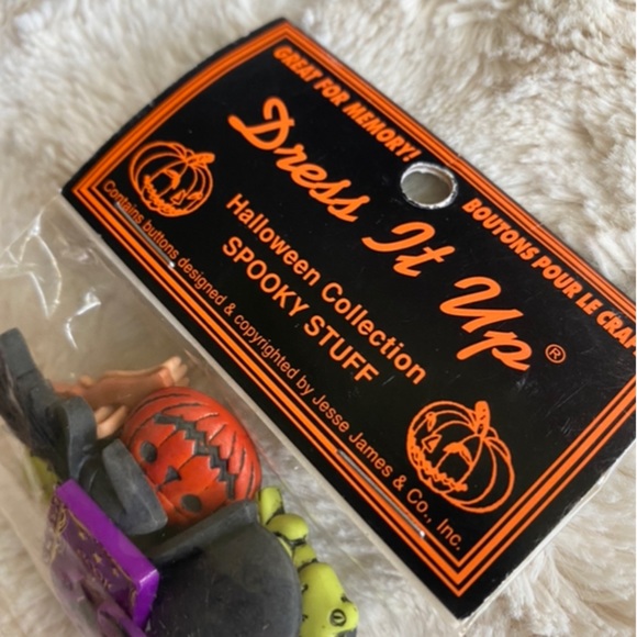 Halloween Spooky Buttons - Picture 6 of 9